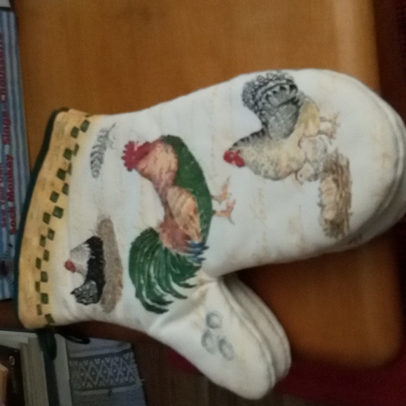 Kay Dee Design Pair Of Rooster Hens And Chickens Oven Mitts - Picture 2 of 2